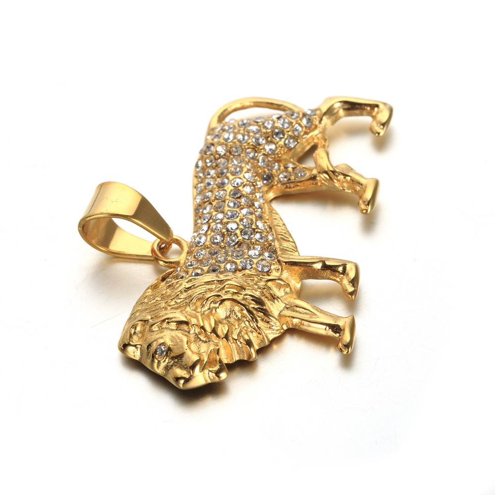 قلادة على شكل أسد مرصعة بالكري - مراجعة Men Accessories Singapore وسعره